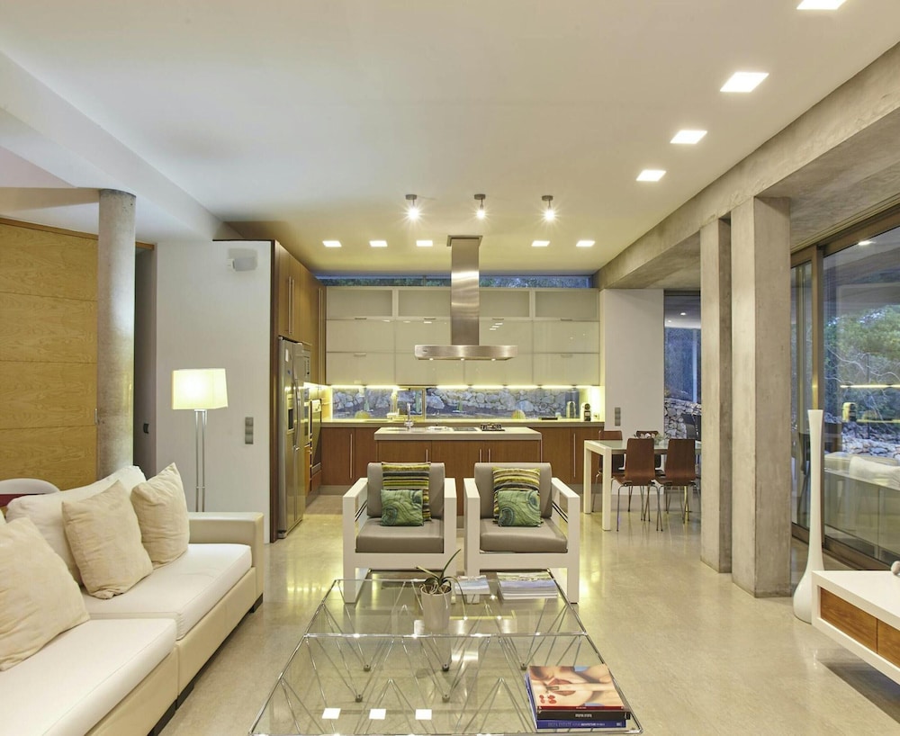 Villa photo 2