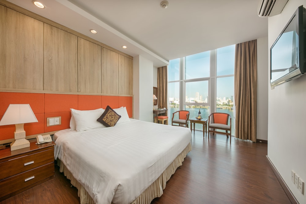 Executive Double Room, 1 King Bed, Bathtub, River View