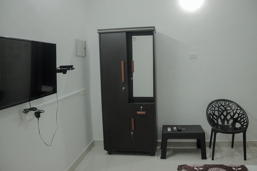 Deluxe Double Room, 1 Queen Bed, Private Bathroom, Lake View photo 2