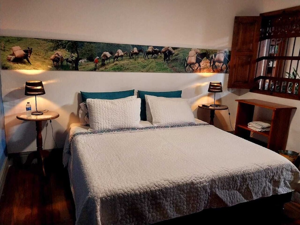 Business Suite, 1 King Bed photo 3