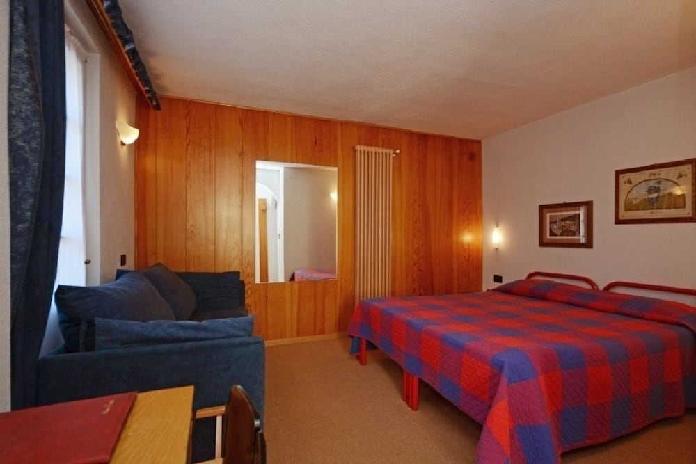 Family Room photo 1