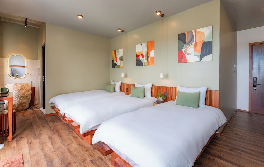 Deluxe Triple Room photo 3
