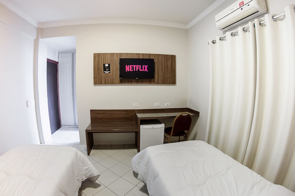Deluxe Double or Twin Room photo 2