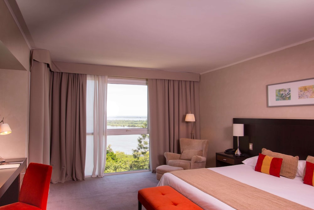 Suite, 1 King Bed, Non Smoking, Corner photo 1