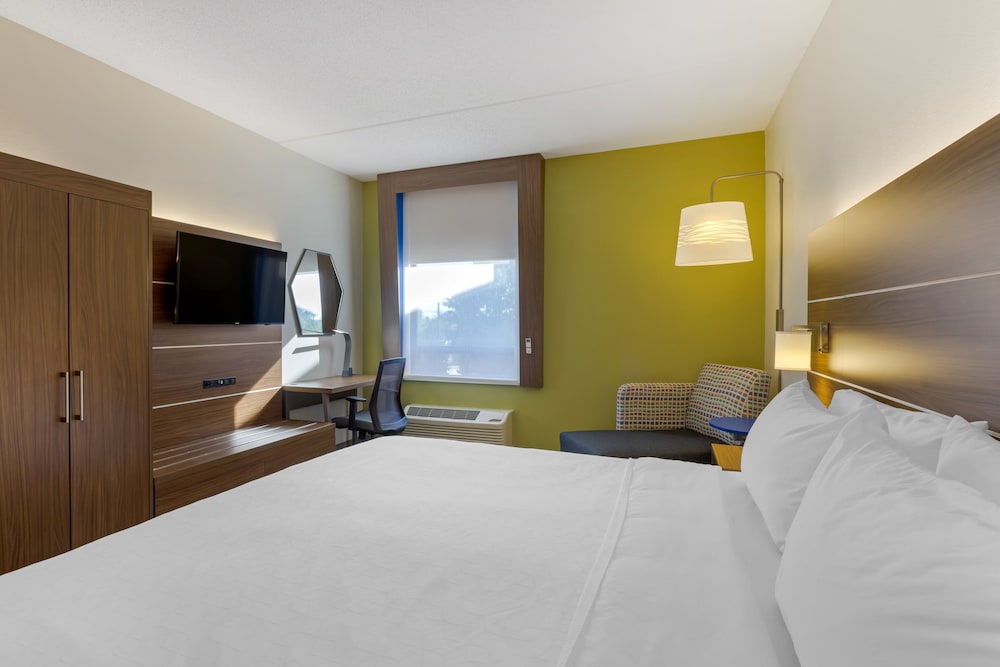 Standard Room, 1 King Bed, Transfer Shower (Mobility Accessible) - Photo 2