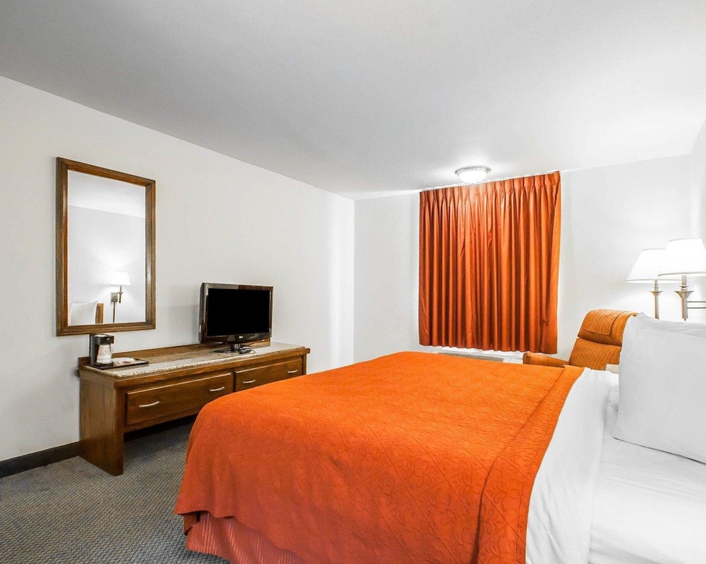 Room, 1 King Bed, Accessible, Smoking photo 2