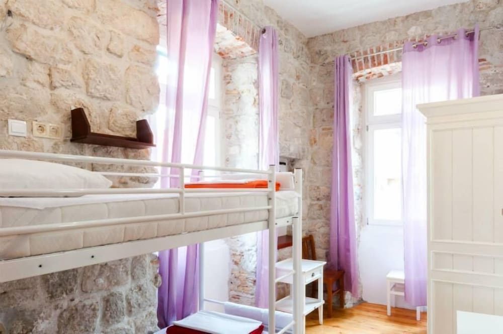 Shared Dormitory, Shared Bathroom (3C)