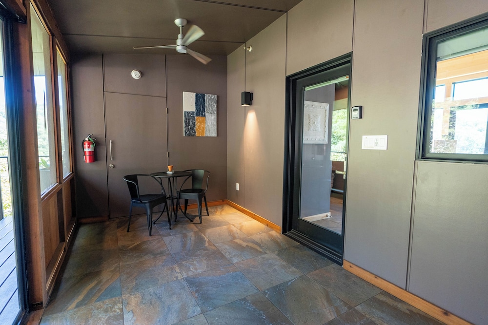 Sky Suite's - Premier Suite, 1 Bedroom, Sauna, Lake View photo 3