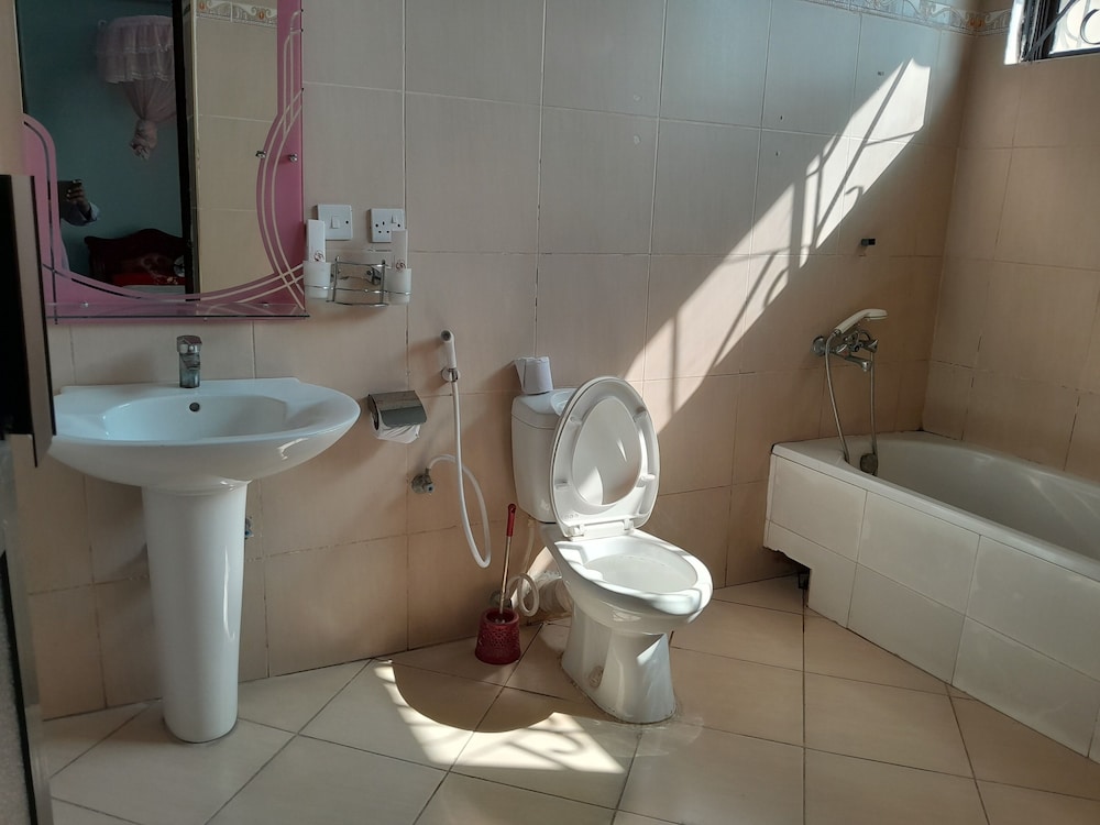 SINGLE ROOM