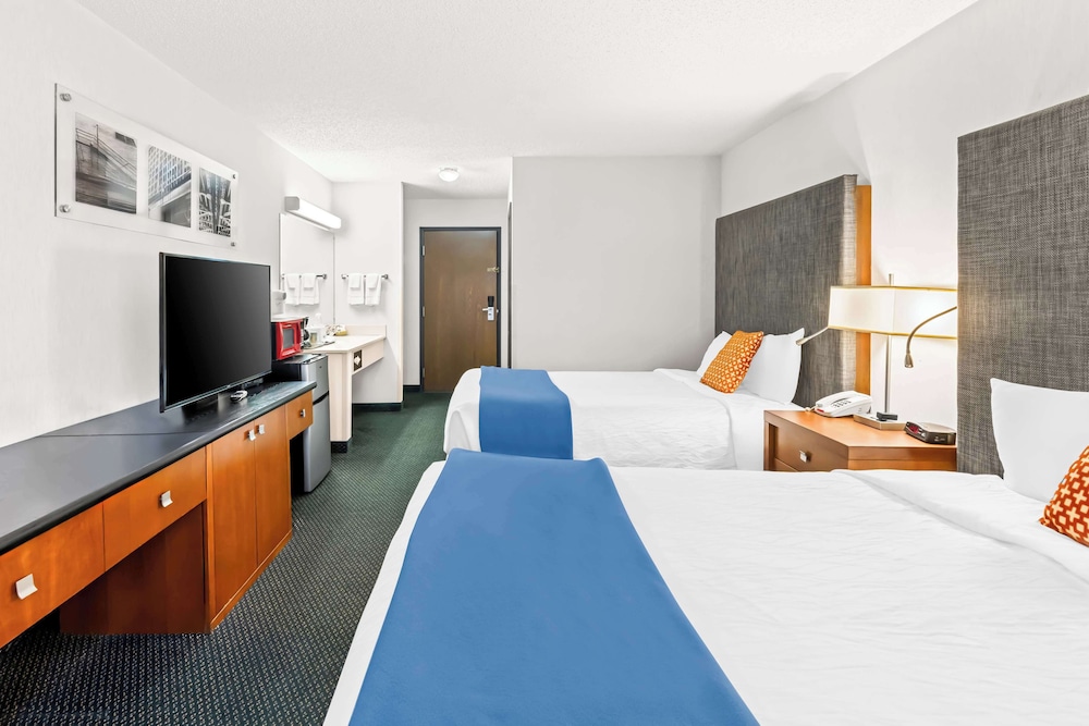 Room, 2 Queen Beds, Non Smoking - Photo 3