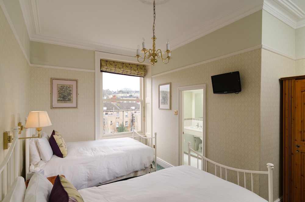 Standard Room, 2 Twin Beds, Ensuite - Photo 1