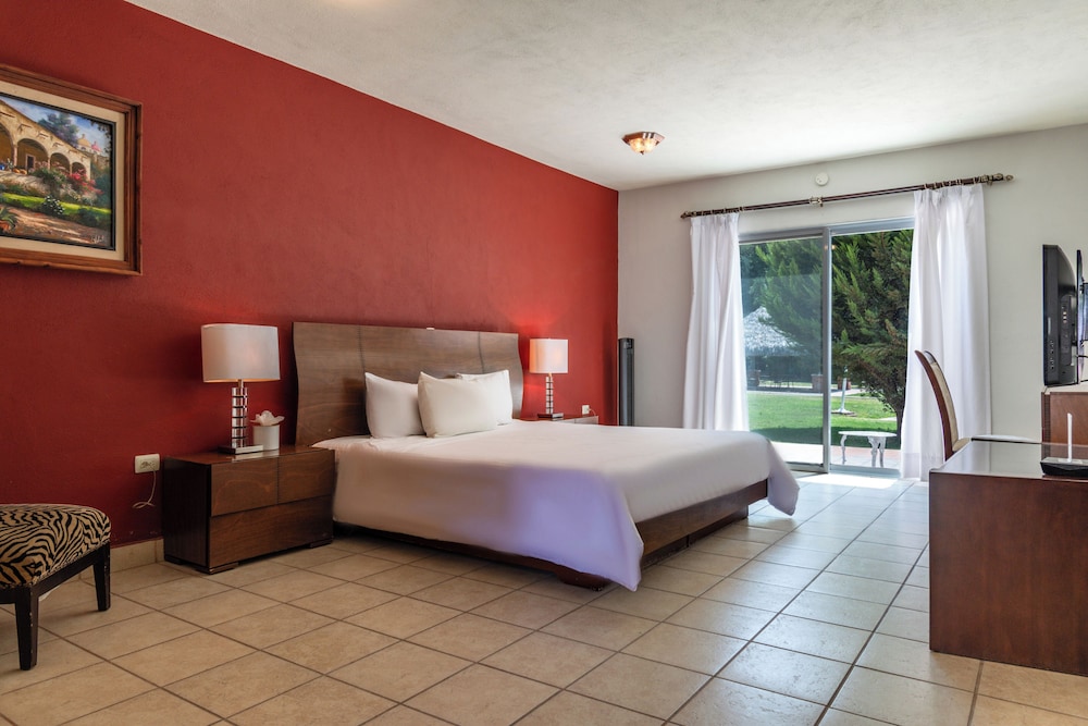Luxury Suite, 1 King Bed photo 2