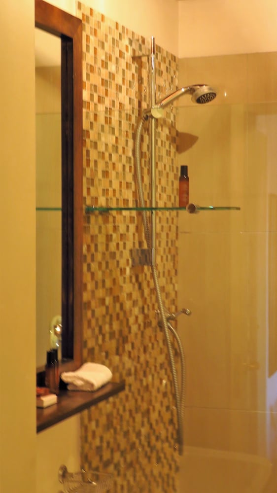 Family Room (Deluxe) - Photo 4