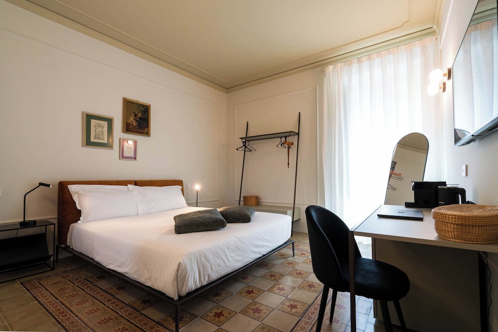 Luxury Double Room, Balcony, Hill View