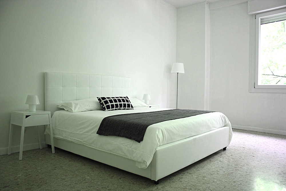 Superior Double Room, Shared Bathroom, City View photo 2