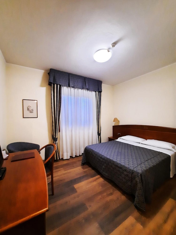 Deluxe Double or Twin Room - Photo 1
