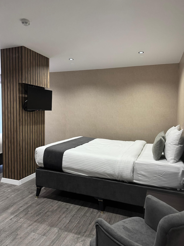 Luxury Triple Room, Courtyard View photo 3