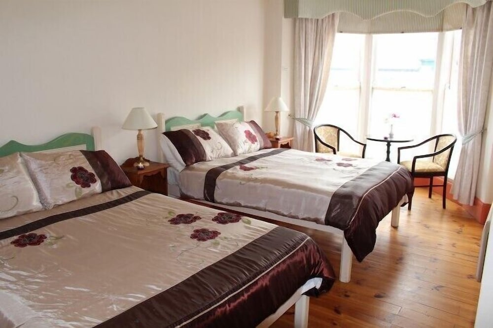 Family Room, 2 Double Beds, Ensuite photo 1