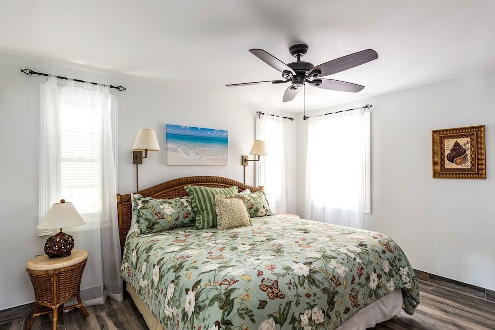 1-Bedroom Beach Level (4103) photo 2