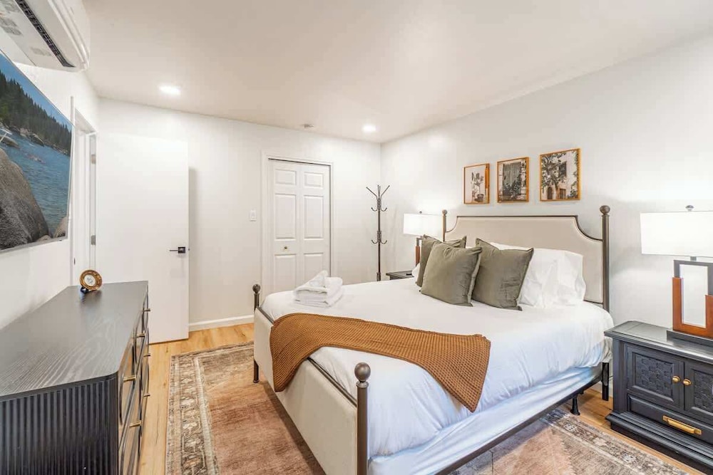 House, 1 Queen Bed with Sofa bed, Kitchen, Garden View (732 Vine) photo 3