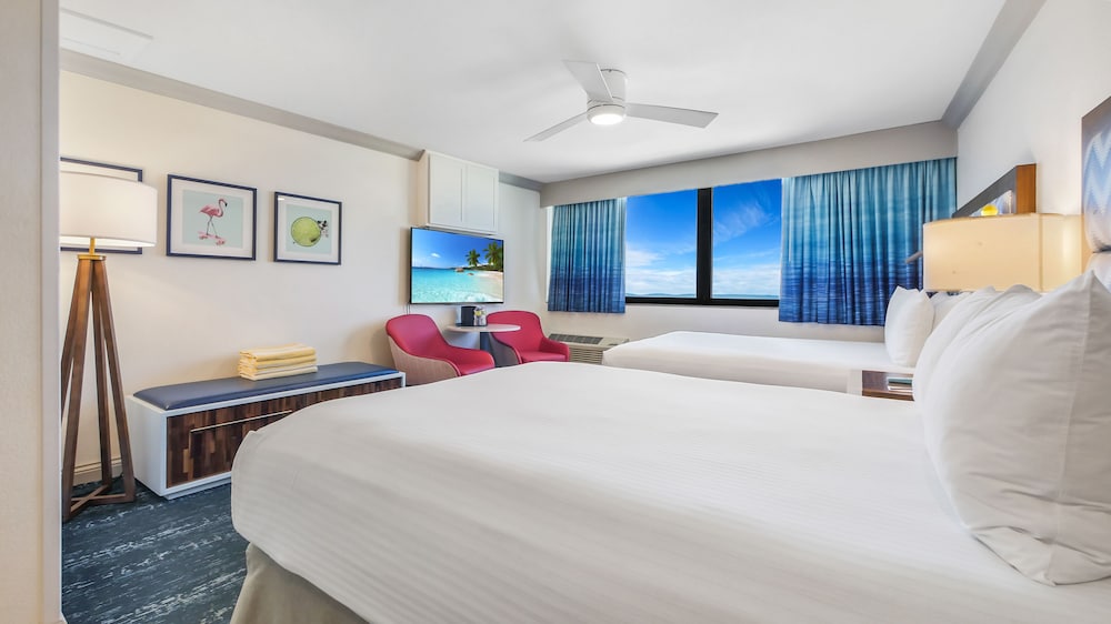Traditional Room, 2 Queen Beds, Refrigerator & Microwave, Beach View (Gulf Front) - Photo 9