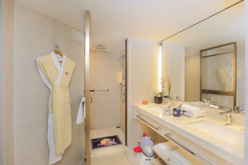 Jinling Tower Magic Three-Bedroom Family Room - Photo 6
