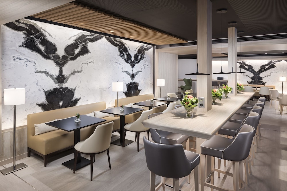 The Level, Family Room, Connecting Rooms
