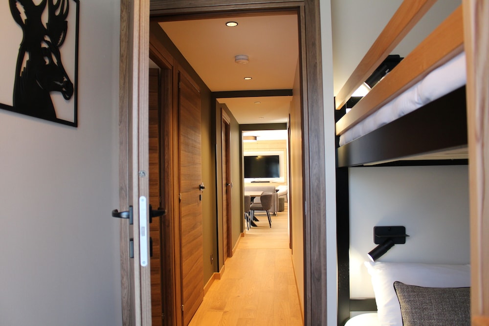 Junior Apartment, 3 Bedrooms, Balcony photo 2