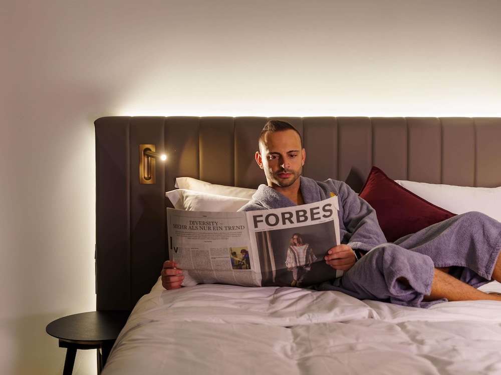 Suite, 1 King Bed photo 2