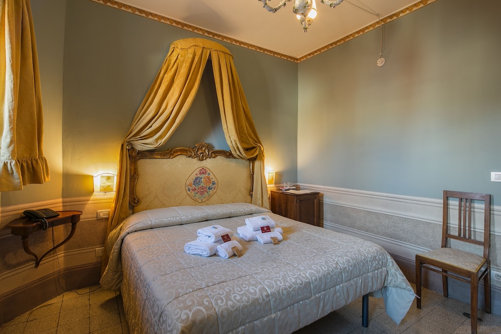 Panoramic Double Room, Balcony, City View photo 2