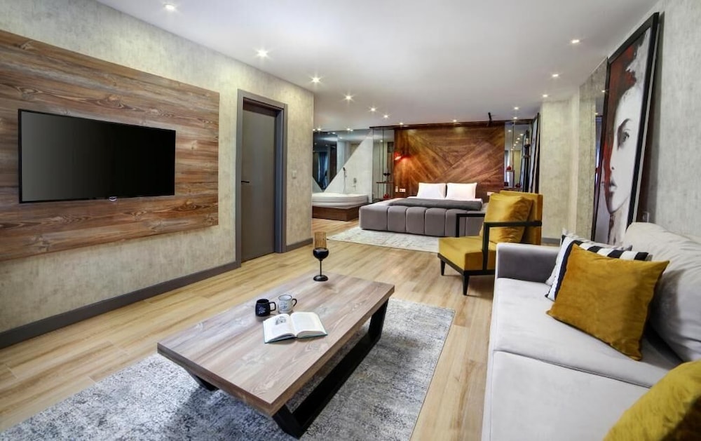 Luxury Suite, 1 King Bed photo 3