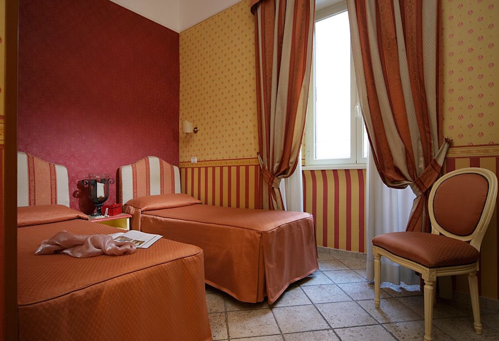 Classic Double or Twin Room photo 2