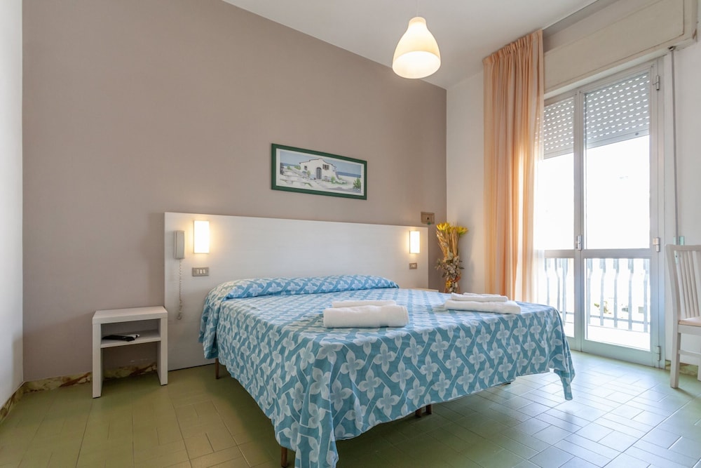 Basic Double or Twin Room photo 1