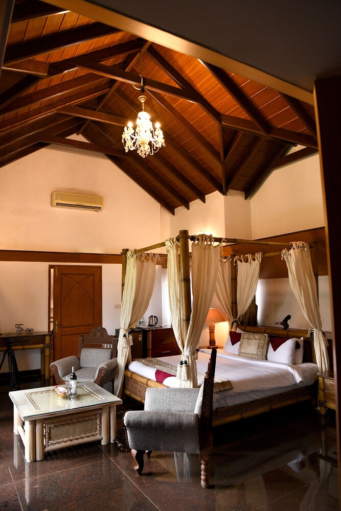 Exclusive Studio Suite, 1 King Bed, Garden View photo 3