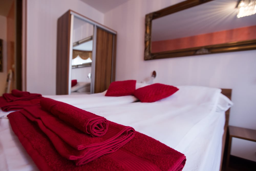 Deluxe Double or Twin Room photo 2