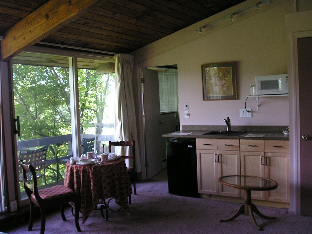 Romantic Double Room, 1 King Bed, Mountain View photo 3