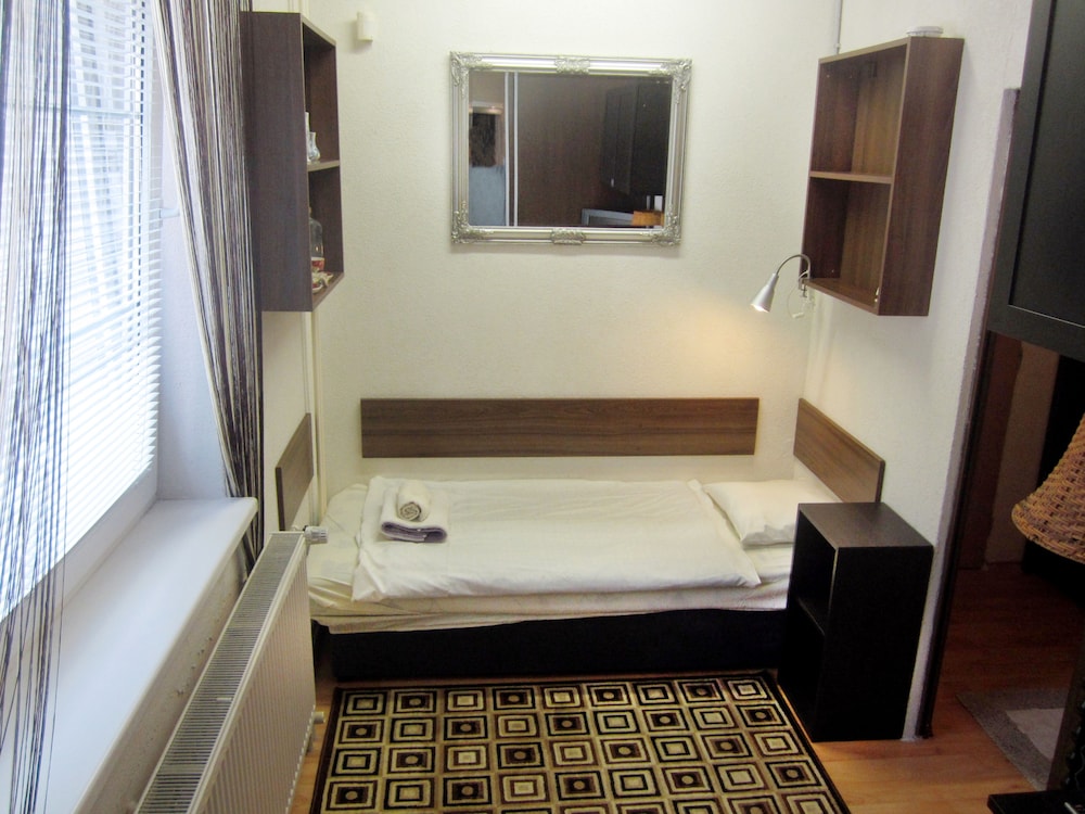 Executive Studio, 1 Bedroom, Refrigerator & Microwave, Garden View