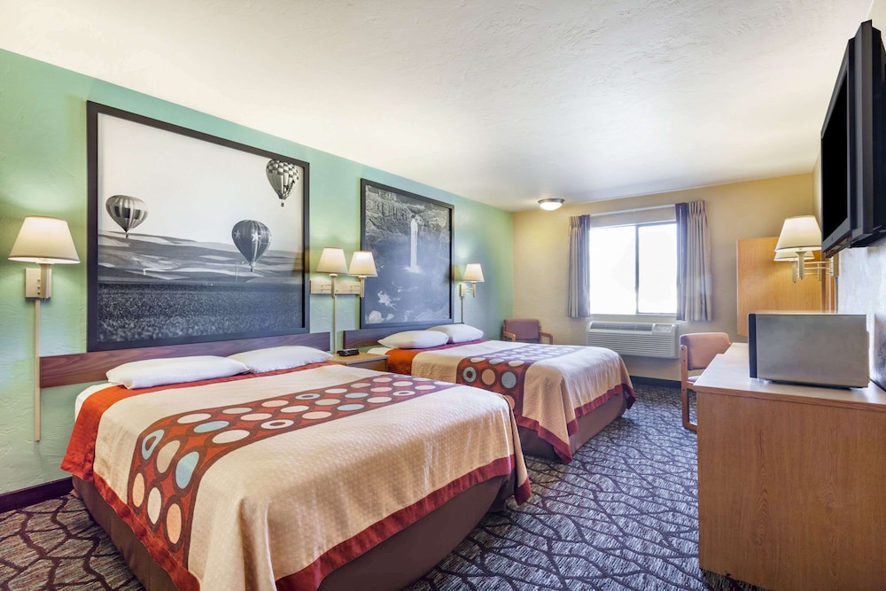 Standard Room, 2 Queen Beds - Photo 1