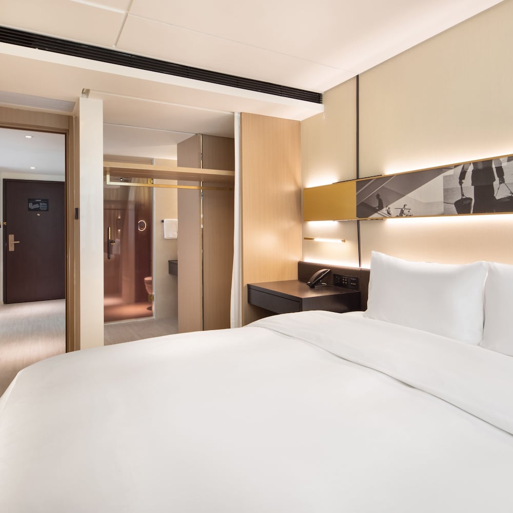 Superior Suite, Non Smoking - Photo 9