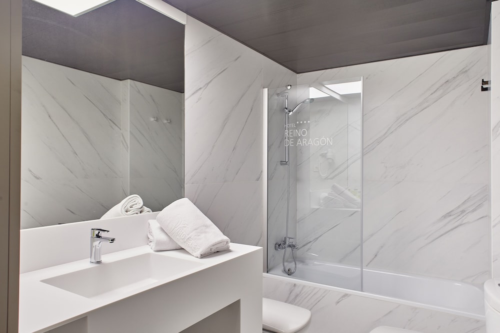 Superior Double or Twin Room - Photo 9