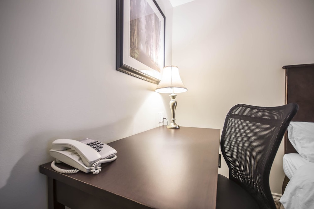 Standard Room, 2 Queen Beds - Photo 6
