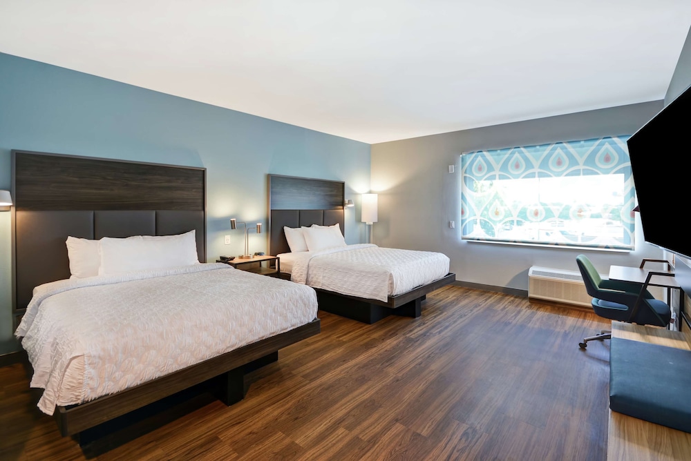 Room, 2 Queen Beds, Accessible, Bathtub - Photo 1