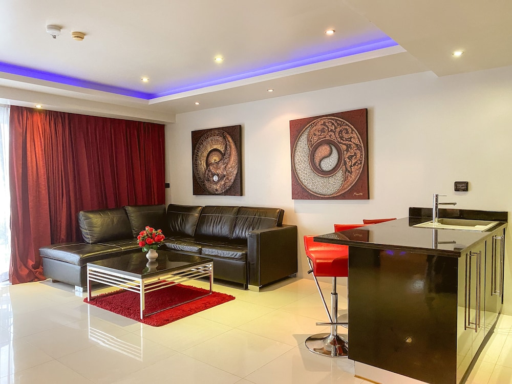Executive Suite - Photo 6