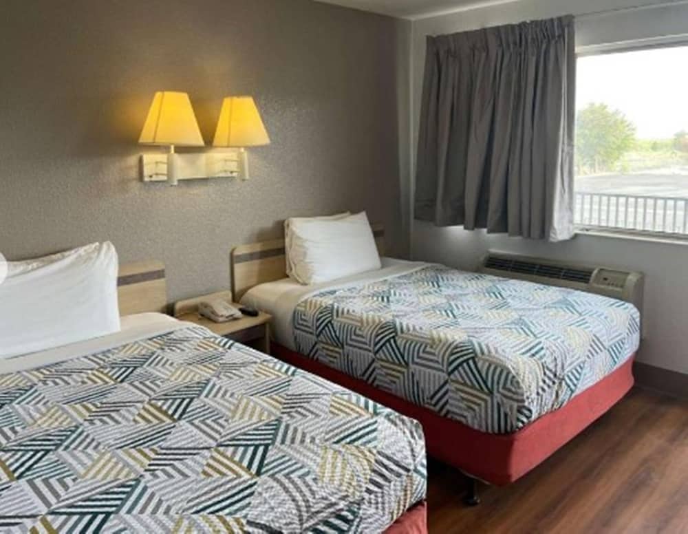 Standard Room, 2 Double Beds, Smoking, Refrigerator & Microwave photo 1