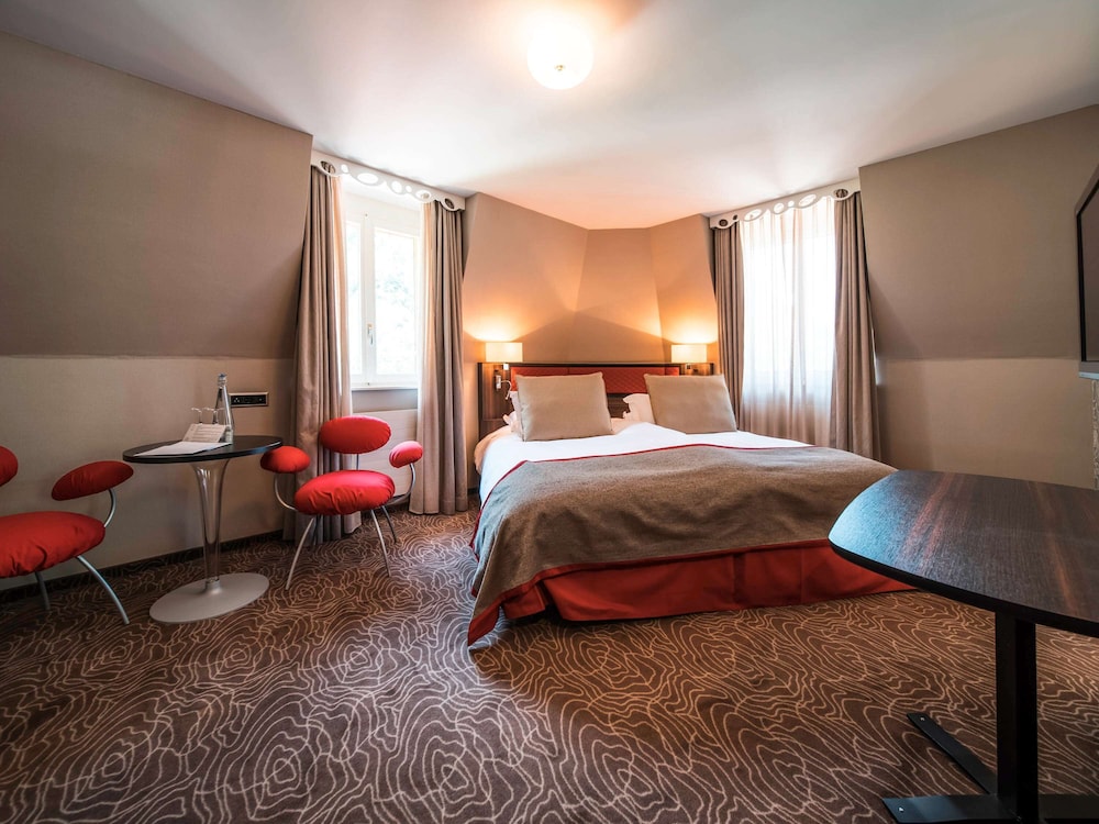 Historic, customized rooms in Baroque style with A/C, no balcony