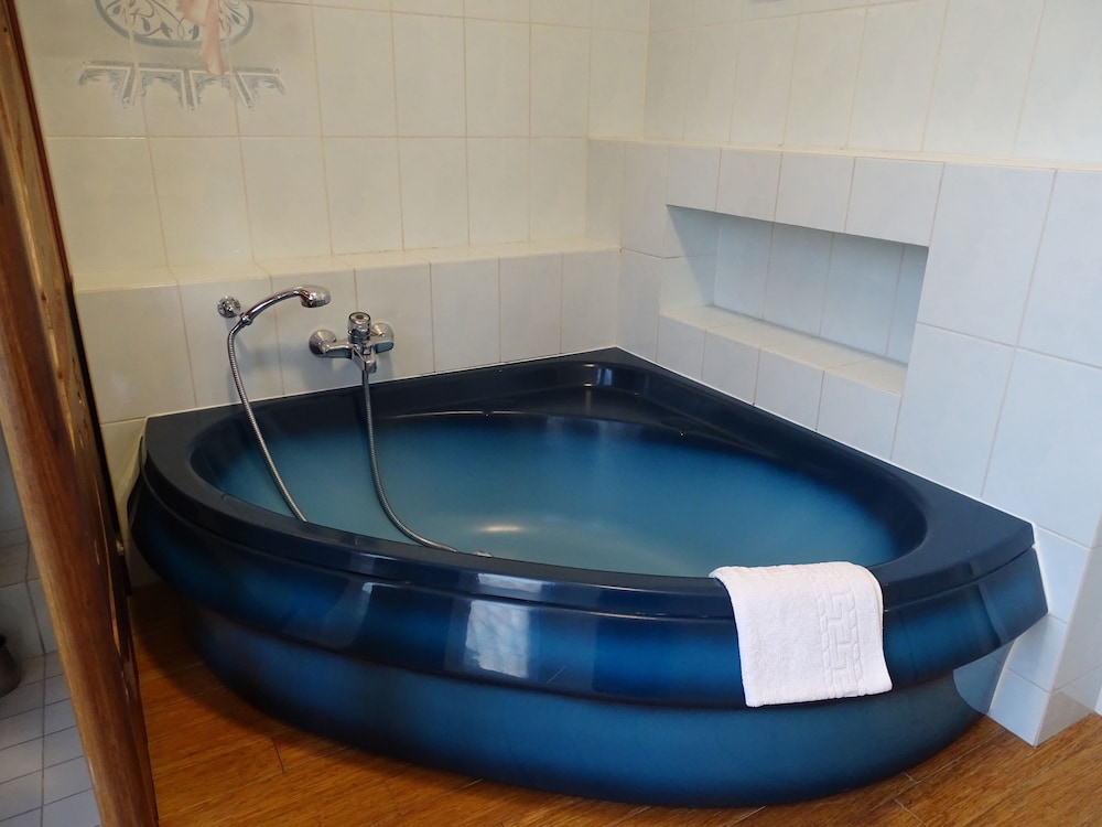 Superior Room, Bathtub photo 3