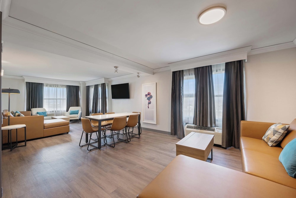Grand Suite, 1 King Bed with Sofa bed, Kitchen (Jacuzzi) - Photo 3