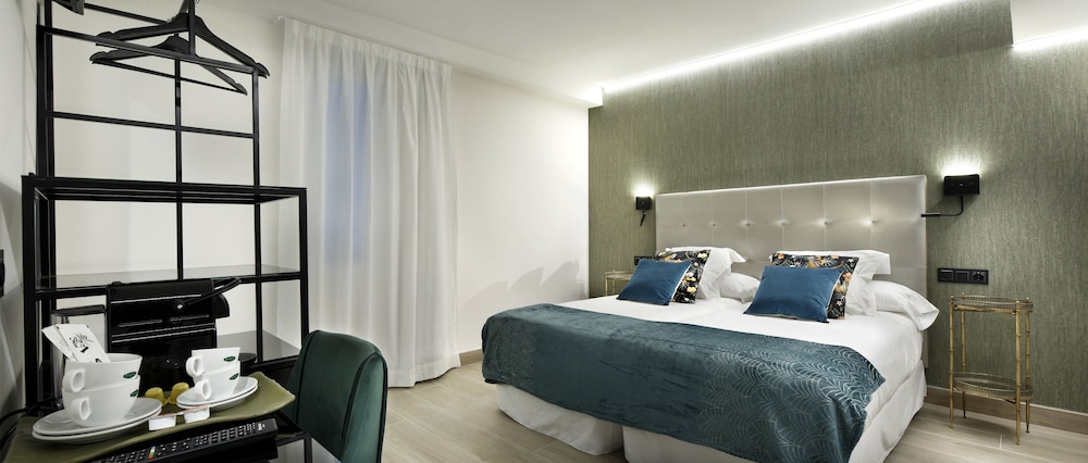 Design Twin Room (Alina)
