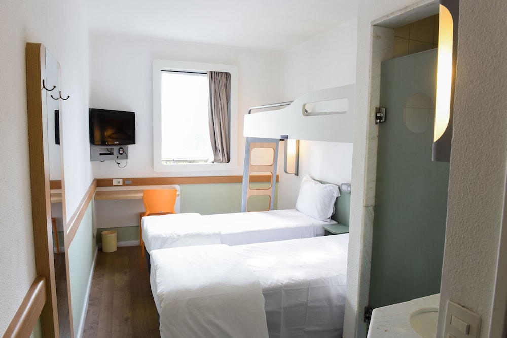 Standard Twin Room, 3 Twin Beds photo 2