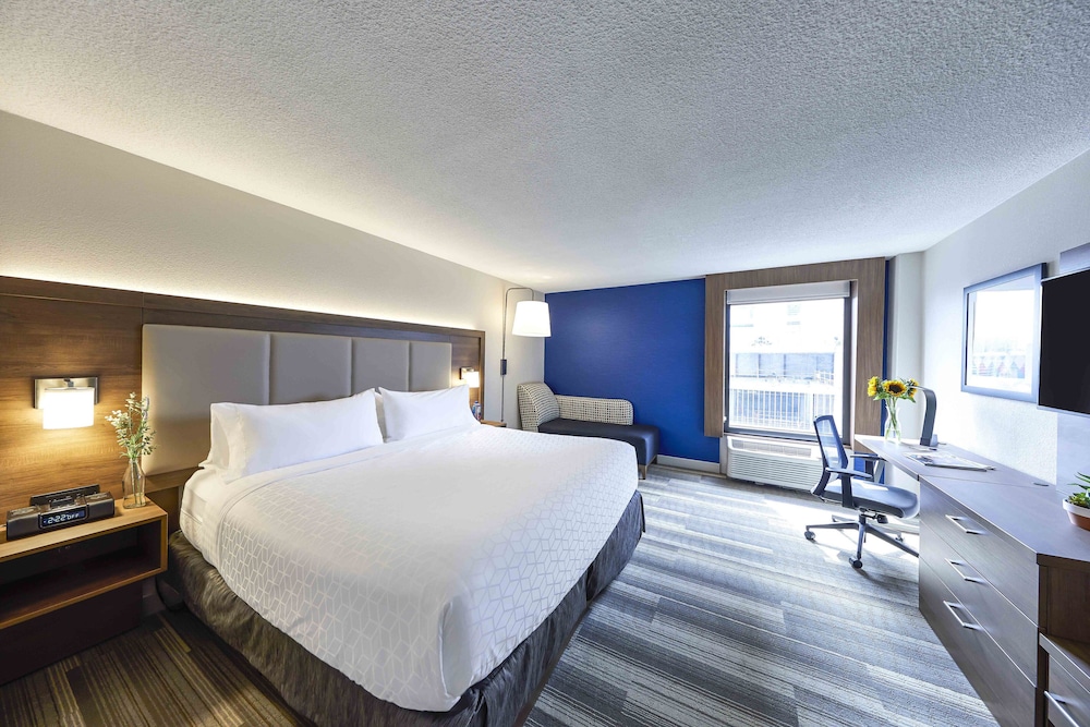 Suite, 1 Bedroom - Photo 3
